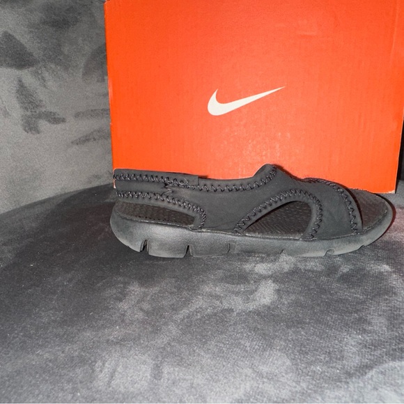 GUC | Toddler Nike slip on sandals | size 8C - Picture 7 of 13